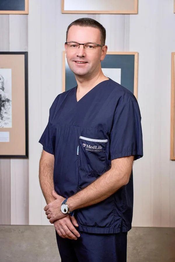 Dr. Răzvan Petrică